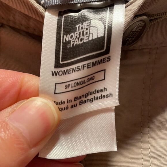 The North Face Tan Nylon Cargo shorts - Picture 2 of 7